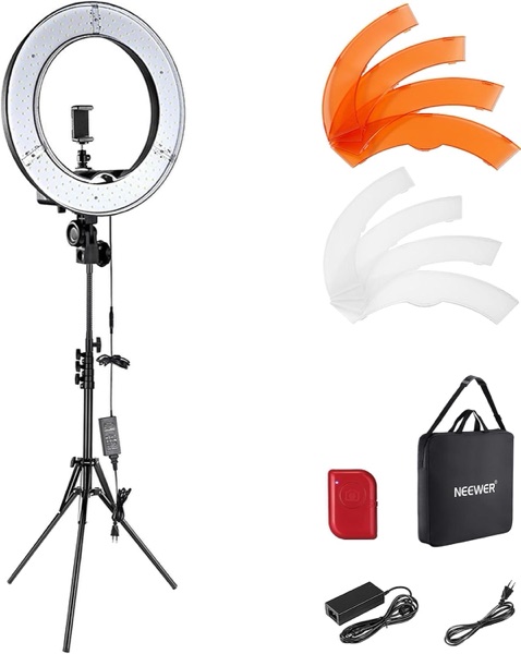 Grand anneau lumineux NEEWER RL-18 de 18 pouces sur son pied d'éclairage
