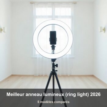 Anneau lumineux allumé sur son trépied dans une pièce claire