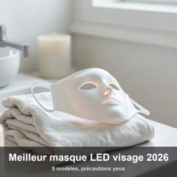 Masque LED blanc sans marque posé sur une serviette pliée près d'une vasque