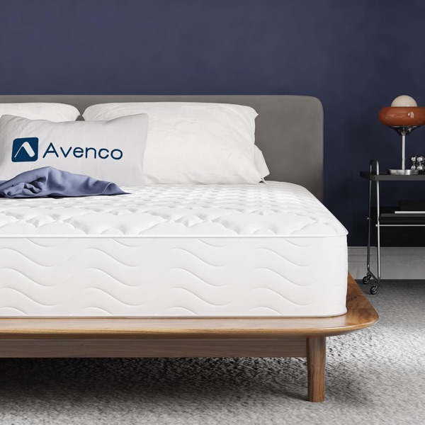 Matelas Avenco à ressorts ensachés de 20 cm sur un lit