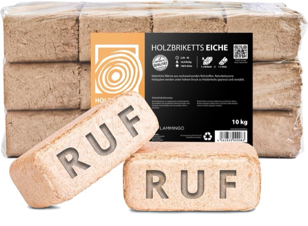 Briquettes de bois compressé RUF en chêne, de forme rectangulaire, empilées en paquets sous film