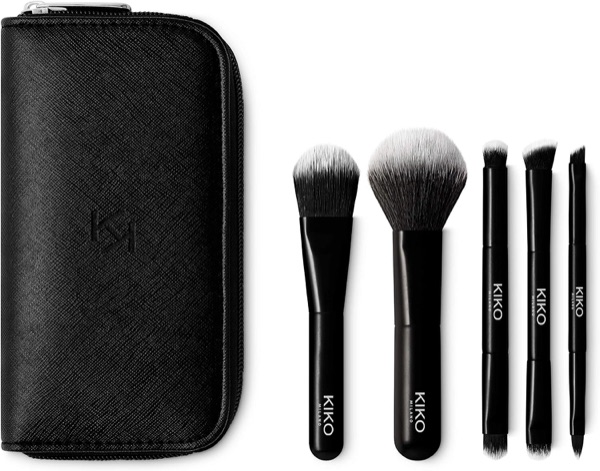 Pochette de voyage KIKO Milano noire et ses cinq pinceaux de maquillage